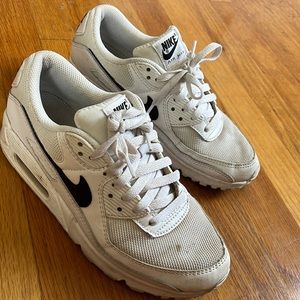 Women’s Nike Air Max 90